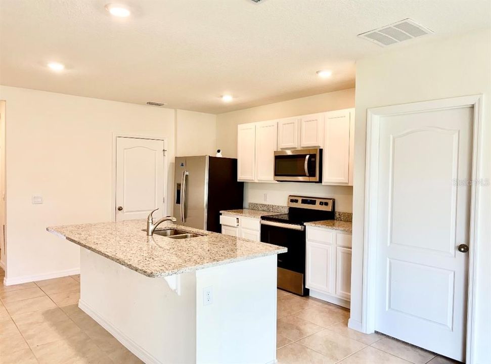 For Rent: $2,300 (3 beds, 2 baths, 1651 Square Feet)