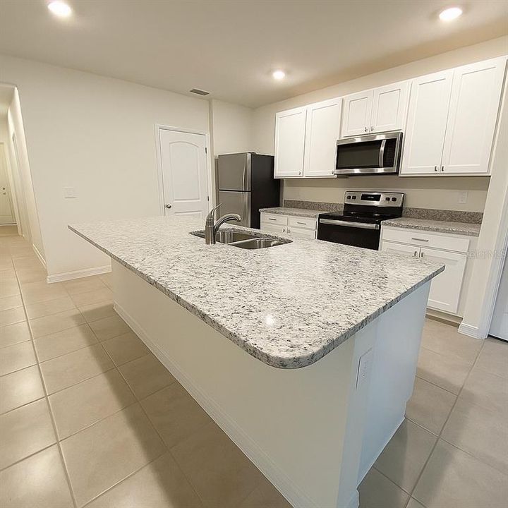 For Rent: $2,300 (3 beds, 2 baths, 1651 Square Feet)