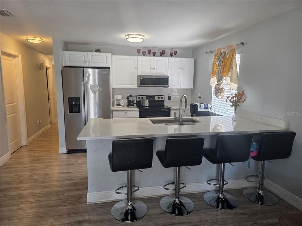 En Venta: $378,900 (4 camas, 2 baños, 1050 Pies cuadrados)