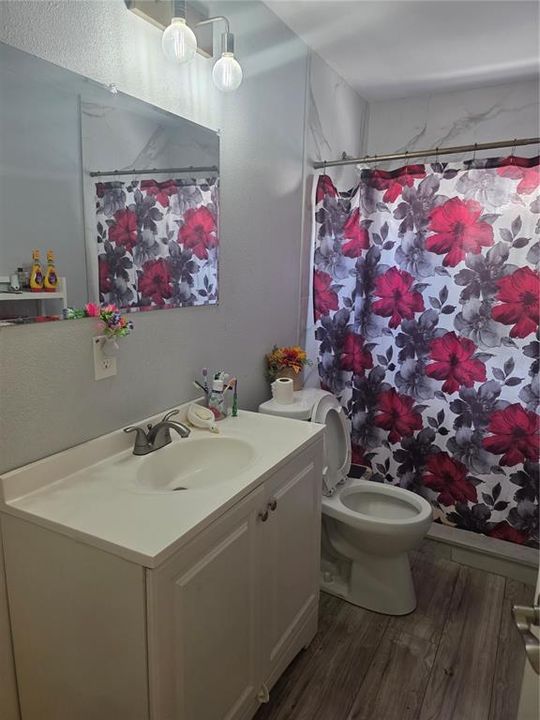 En Venta: $378,900 (4 camas, 2 baños, 1050 Pies cuadrados)