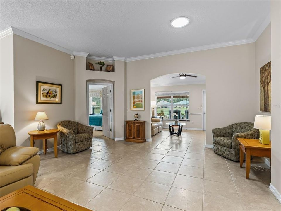 En Venta: $549,000 (3 camas, 2 baños, 2022 Pies cuadrados)
