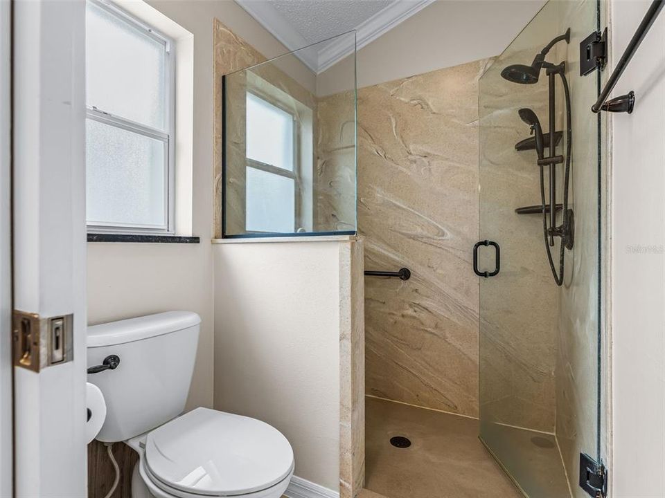 En Venta: $549,000 (3 camas, 2 baños, 2022 Pies cuadrados)