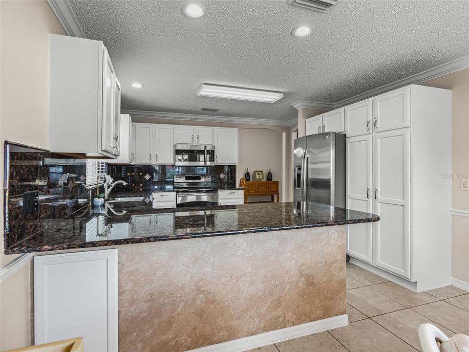 En Venta: $549,000 (3 camas, 2 baños, 2022 Pies cuadrados)