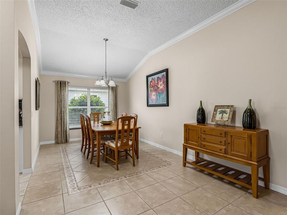 En Venta: $549,000 (3 camas, 2 baños, 2022 Pies cuadrados)