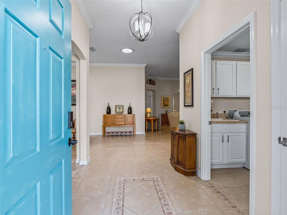 En Venta: $549,000 (3 camas, 2 baños, 2022 Pies cuadrados)