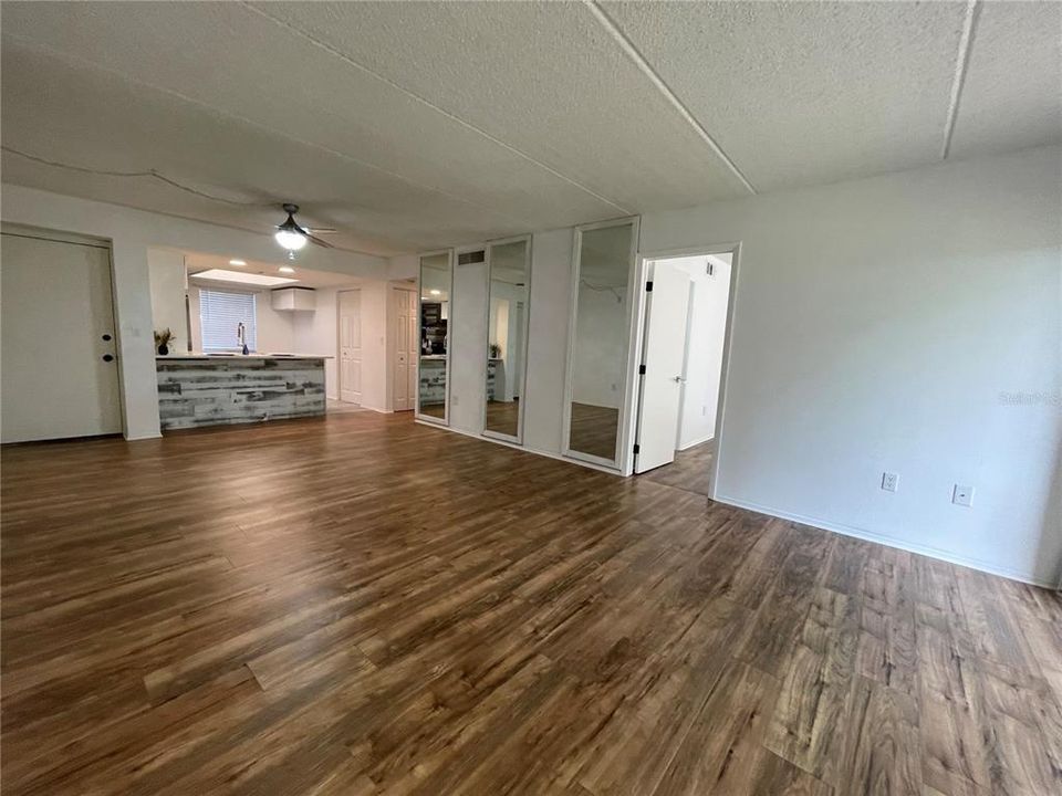 В аренду: $1,800 (2 спален, 2 ванн, 1054 Квадратных фут)