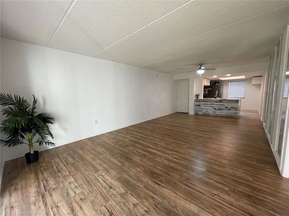 В аренду: $1,800 (2 спален, 2 ванн, 1054 Квадратных фут)