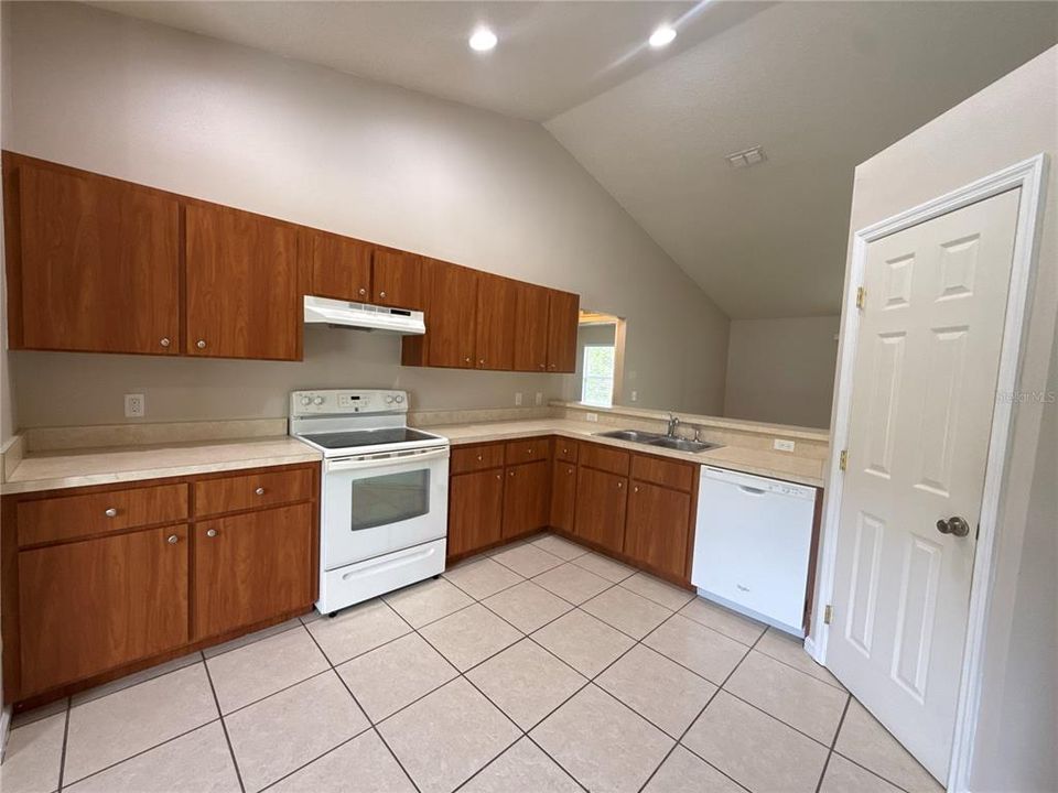В аренду: $1,600 (3 спален, 2 ванн, 1659 Квадратных фут)