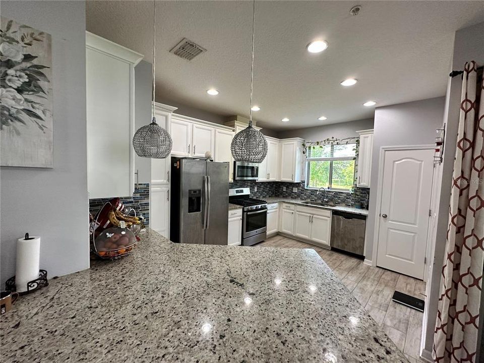 For Rent: $2,350 (3 beds, 3 baths, 1724 Square Feet)
