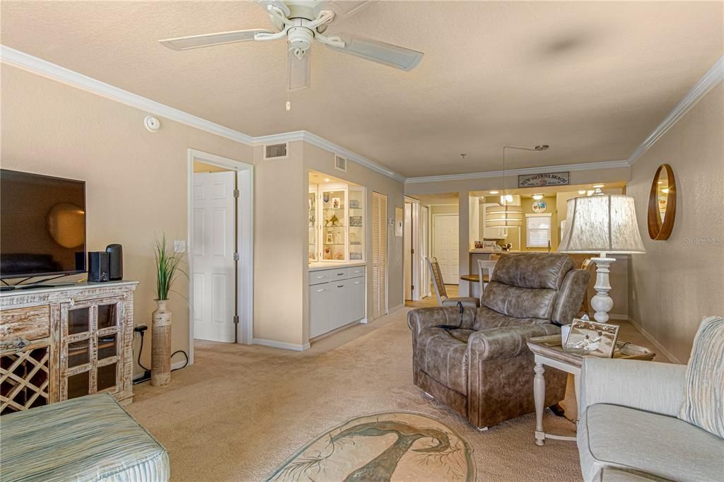 For Sale: $324,900 (2 beds, 2 baths, 1355 Square Feet)