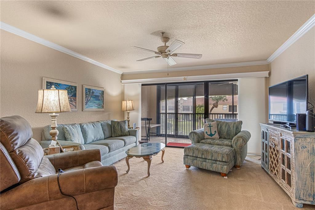 For Sale: $324,900 (2 beds, 2 baths, 1355 Square Feet)