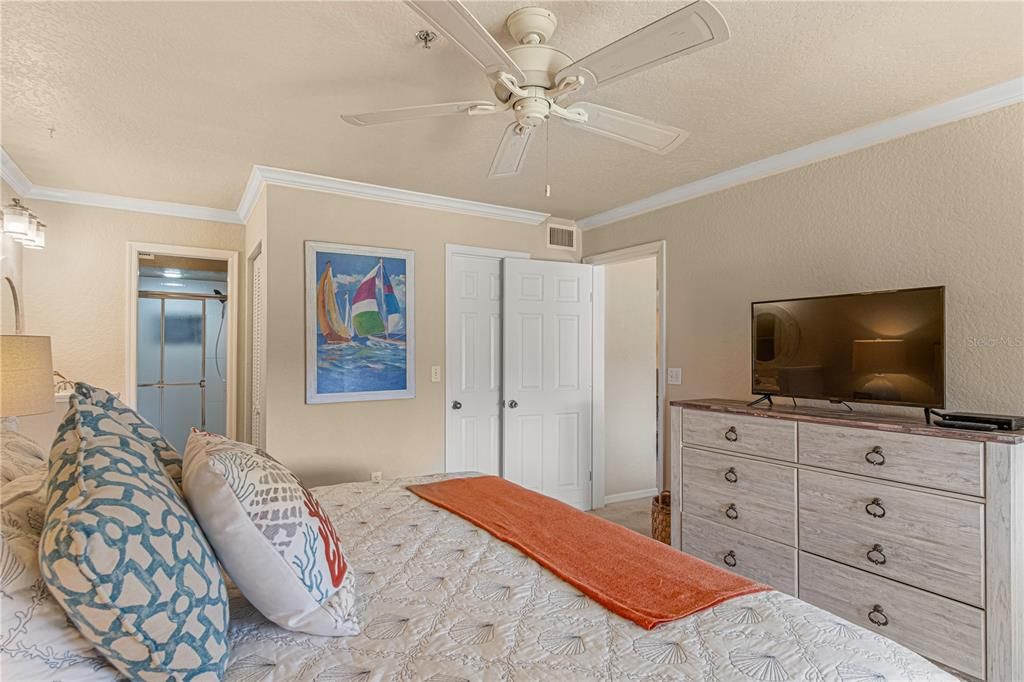 For Sale: $324,900 (2 beds, 2 baths, 1355 Square Feet)