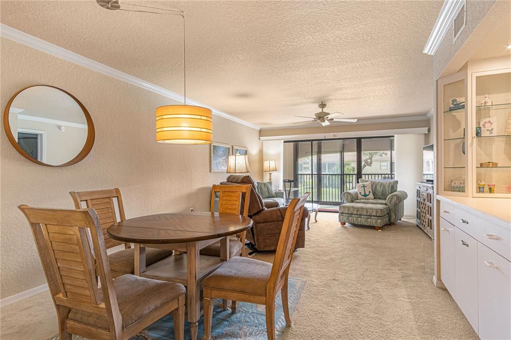 For Sale: $324,900 (2 beds, 2 baths, 1355 Square Feet)