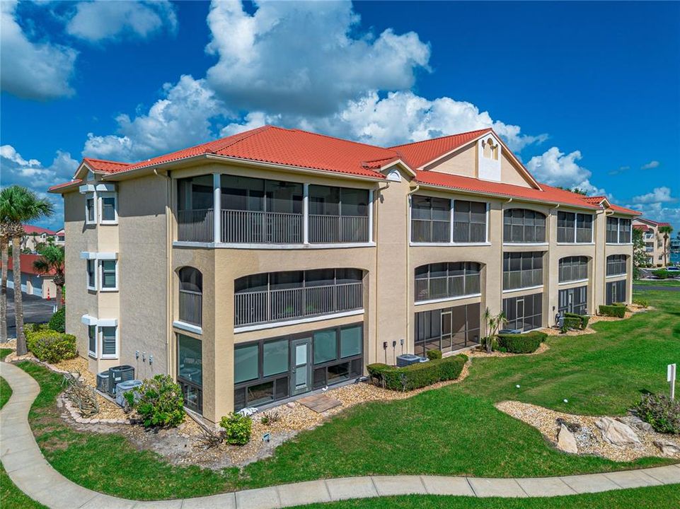 For Sale: $324,900 (2 beds, 2 baths, 1355 Square Feet)