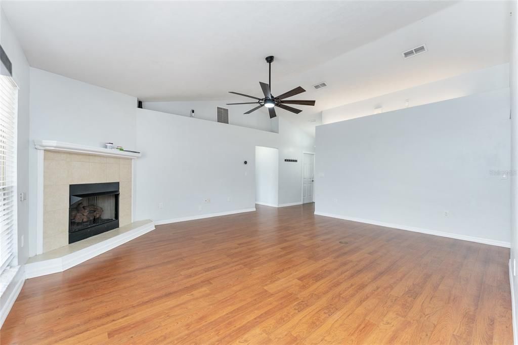 For Sale: $333,000 (3 beds, 2 baths, 1692 Square Feet)