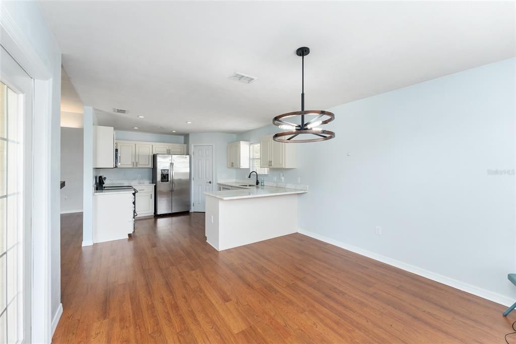 For Sale: $333,000 (3 beds, 2 baths, 1692 Square Feet)