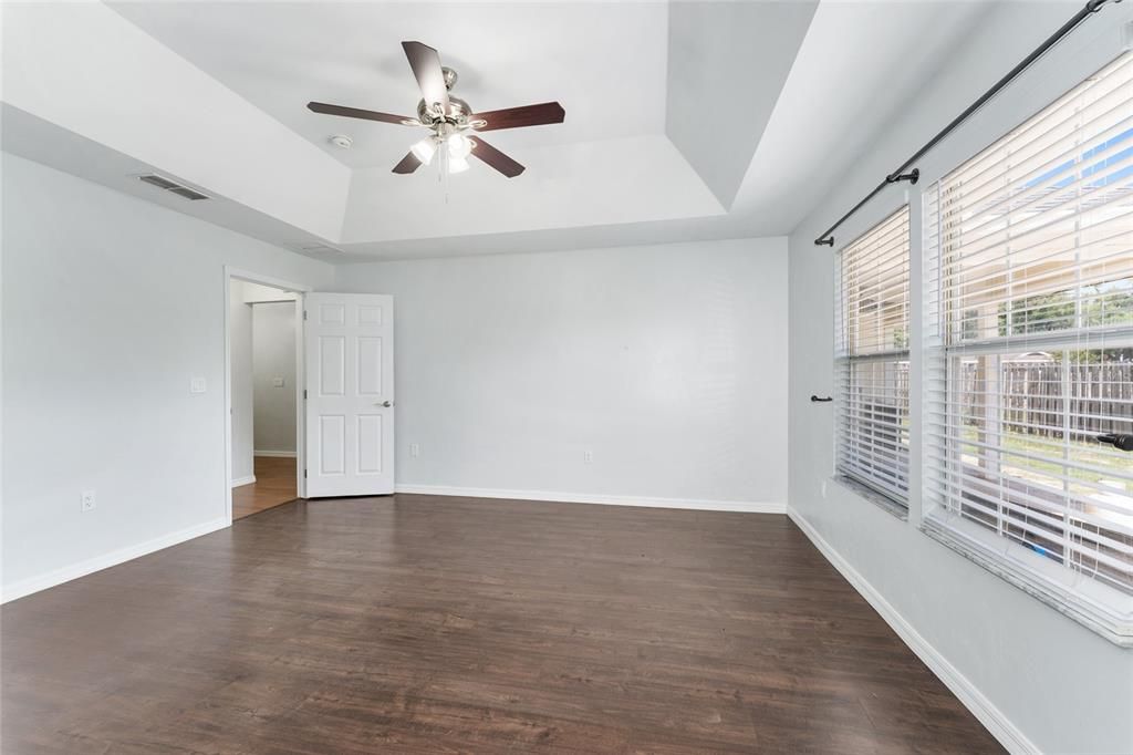 For Sale: $333,000 (3 beds, 2 baths, 1692 Square Feet)
