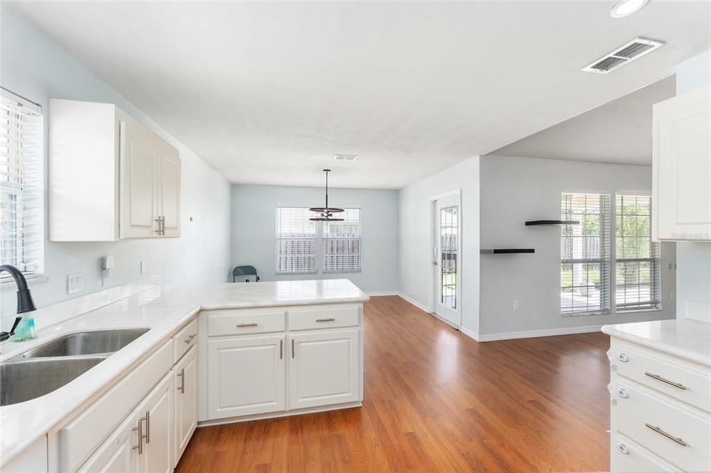 For Sale: $333,000 (3 beds, 2 baths, 1692 Square Feet)