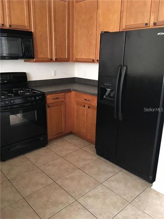 For Rent: $2,100 (3 beds, 2 baths, 1637 Square Feet)