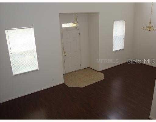 For Rent: $2,100 (3 beds, 2 baths, 1637 Square Feet)