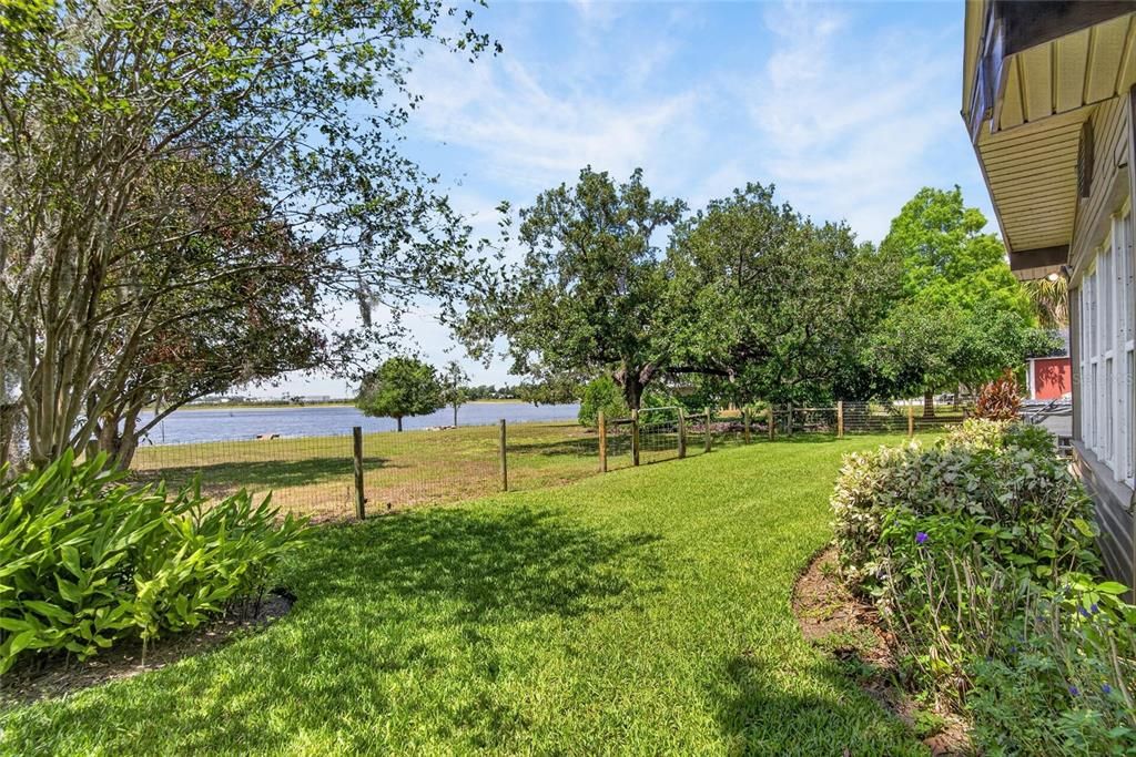For Sale: $599,000 (3 beds, 2 baths, 1924 Square Feet)
