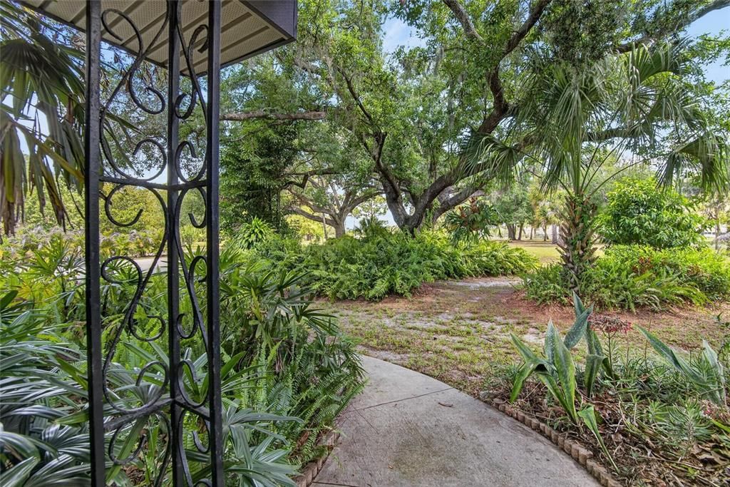 For Sale: $599,000 (3 beds, 2 baths, 1924 Square Feet)