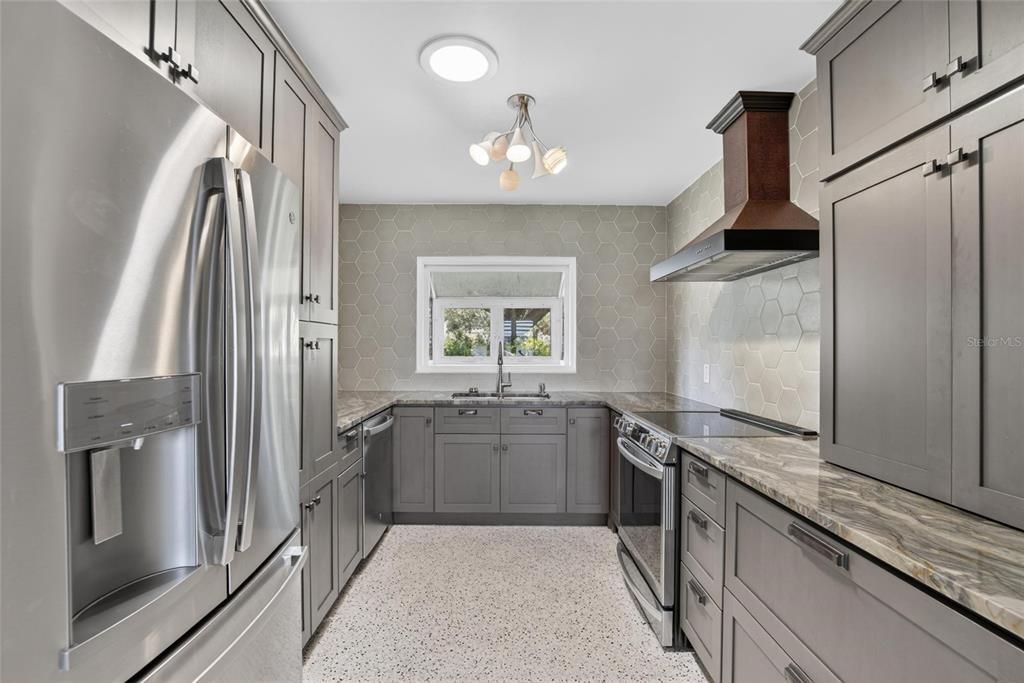 For Sale: $599,000 (3 beds, 2 baths, 1924 Square Feet)
