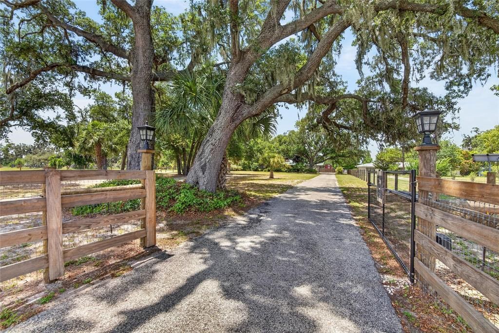 For Sale: $599,000 (3 beds, 2 baths, 1924 Square Feet)