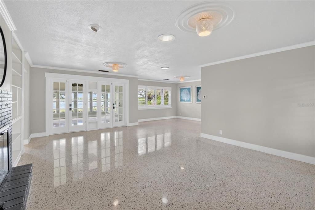 For Sale: $599,000 (3 beds, 2 baths, 1924 Square Feet)