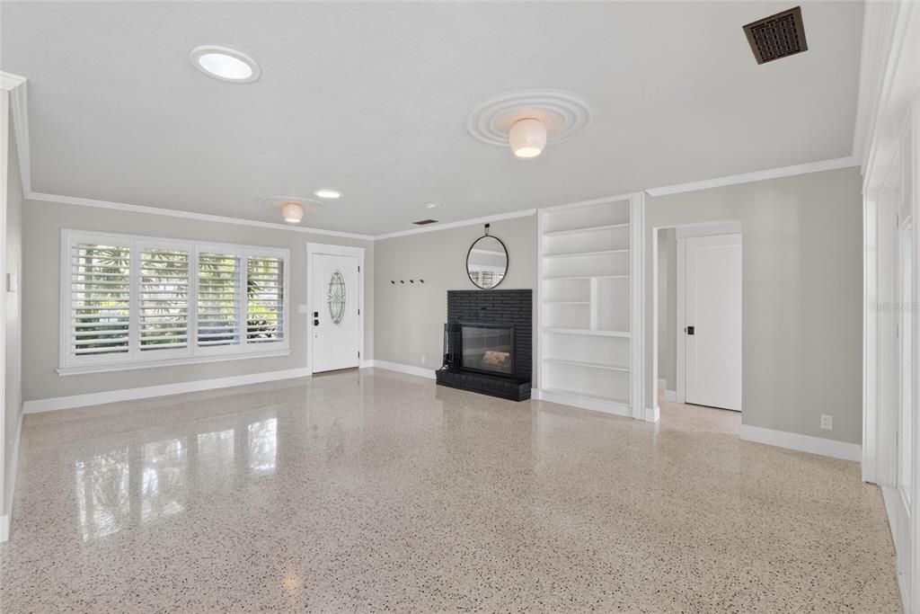 For Sale: $599,000 (3 beds, 2 baths, 1924 Square Feet)