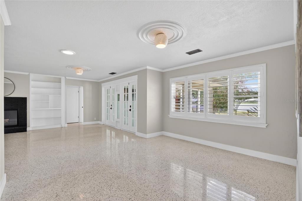 For Sale: $599,000 (3 beds, 2 baths, 1924 Square Feet)