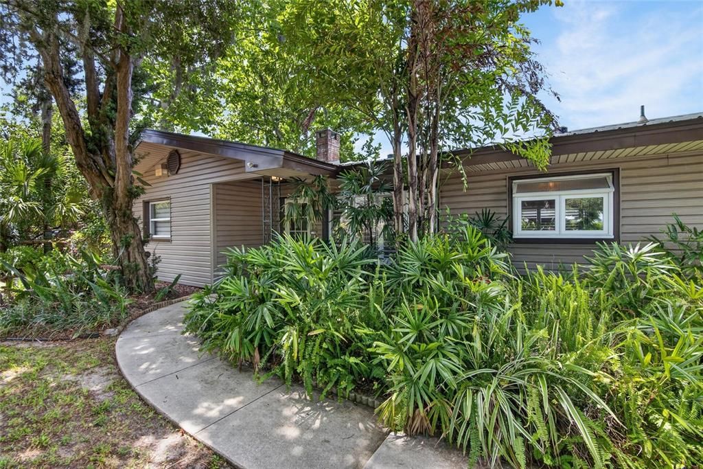 For Sale: $599,000 (3 beds, 2 baths, 1924 Square Feet)