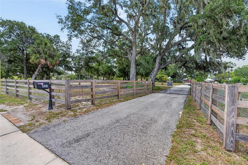 For Sale: $599,000 (3 beds, 2 baths, 1924 Square Feet)