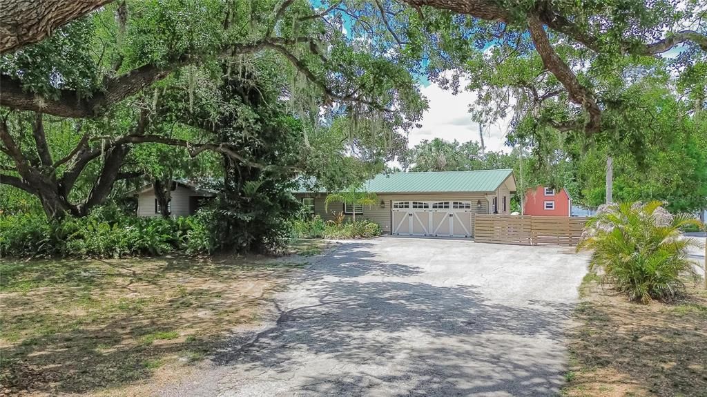 For Sale: $599,000 (3 beds, 2 baths, 1924 Square Feet)