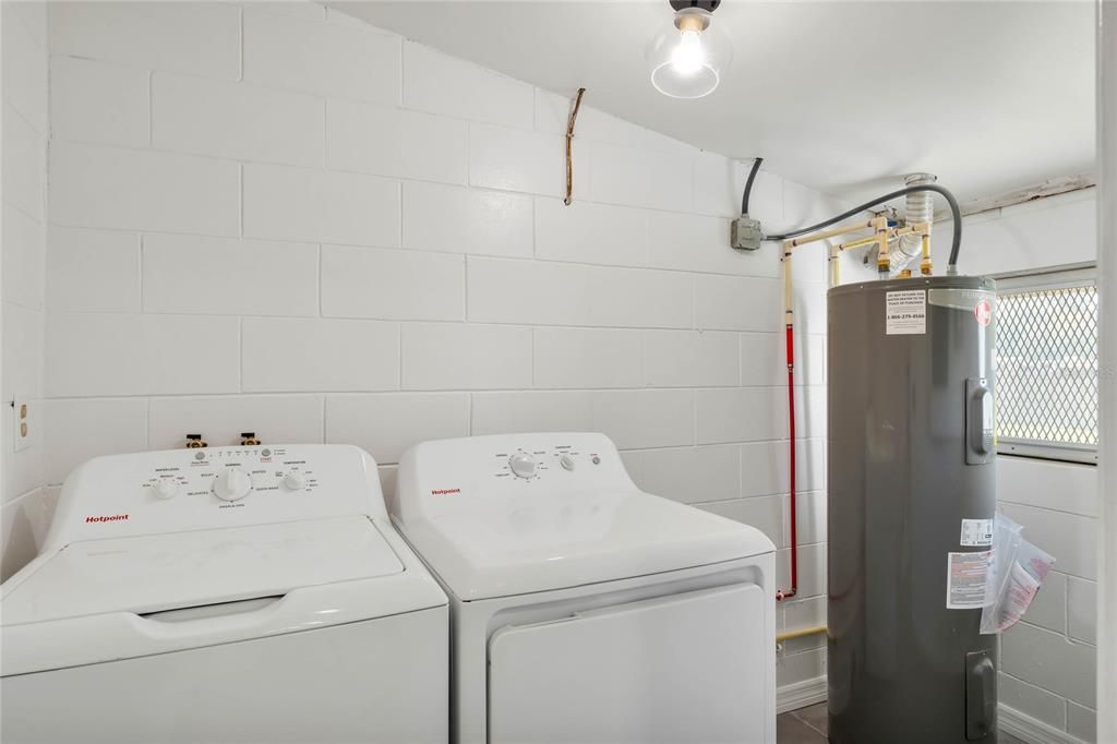For Rent: $2,200 (3 beds, 2 baths, 1652 Square Feet)