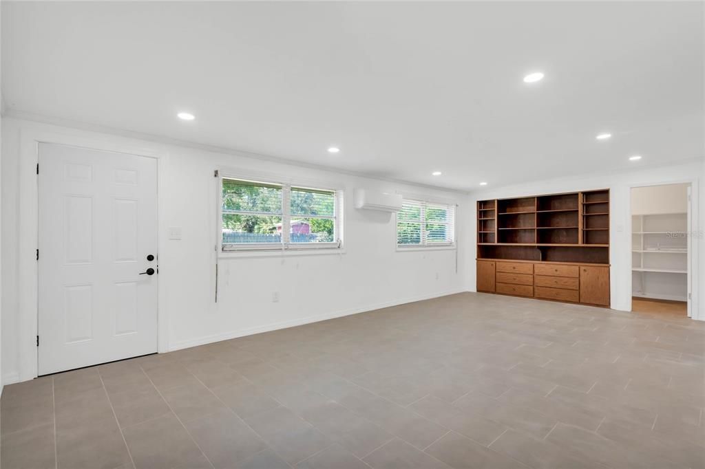 For Rent: $2,200 (3 beds, 2 baths, 1652 Square Feet)