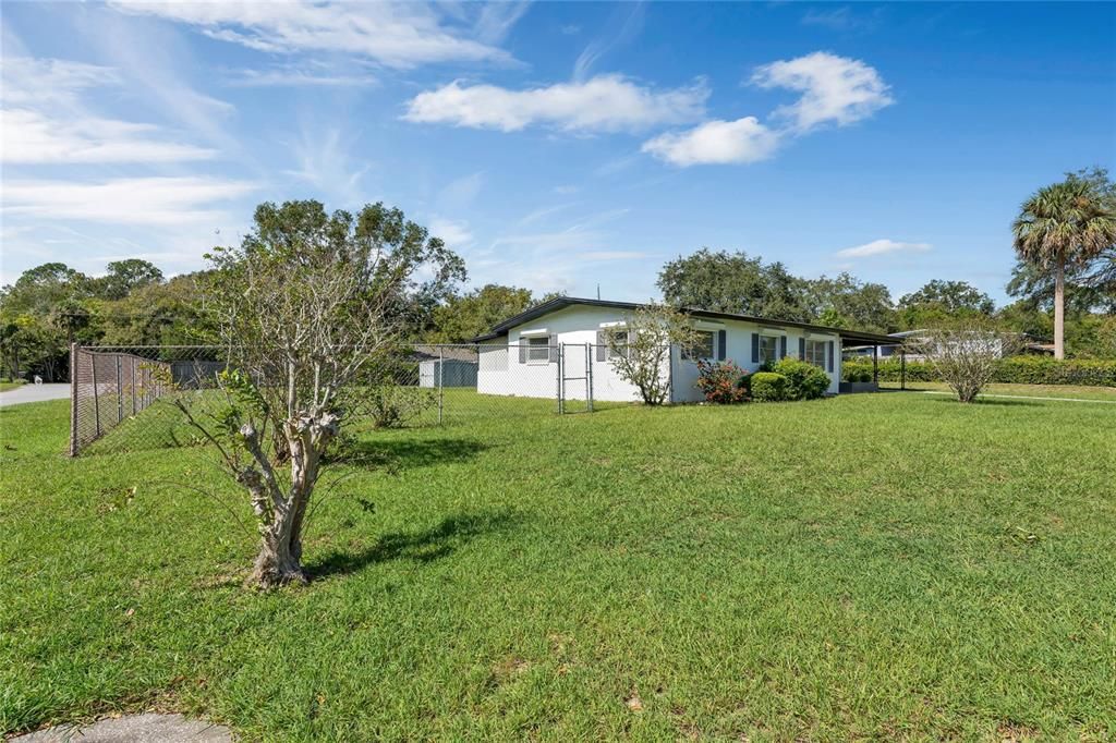 For Rent: $2,200 (3 beds, 2 baths, 1652 Square Feet)