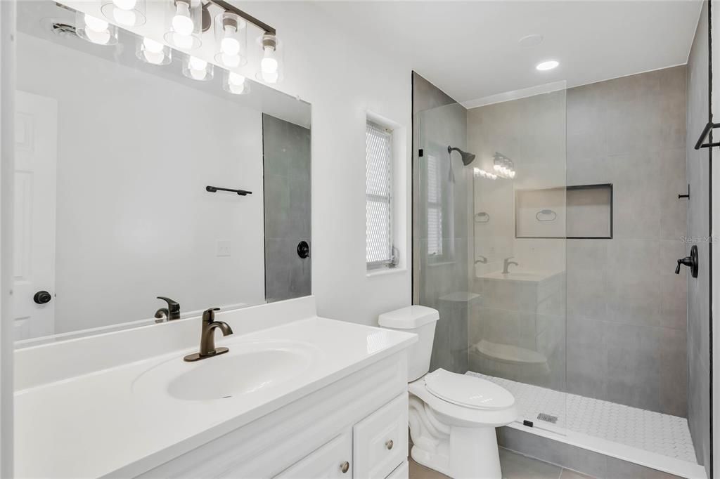 For Rent: $2,200 (3 beds, 2 baths, 1652 Square Feet)