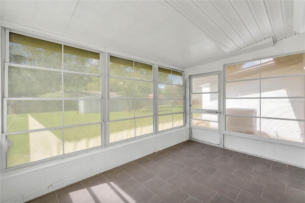 For Rent: $2,200 (3 beds, 2 baths, 1652 Square Feet)