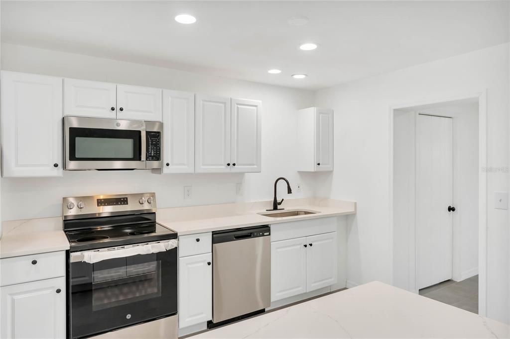 For Rent: $2,200 (3 beds, 2 baths, 1652 Square Feet)