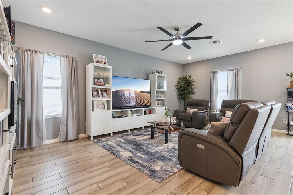 For Rent: $2,900 (4 beds, 2 baths, 1890 Square Feet)