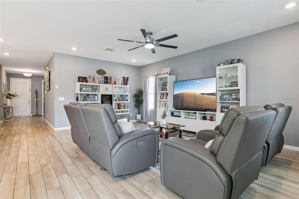 For Rent: $2,900 (4 beds, 2 baths, 1890 Square Feet)