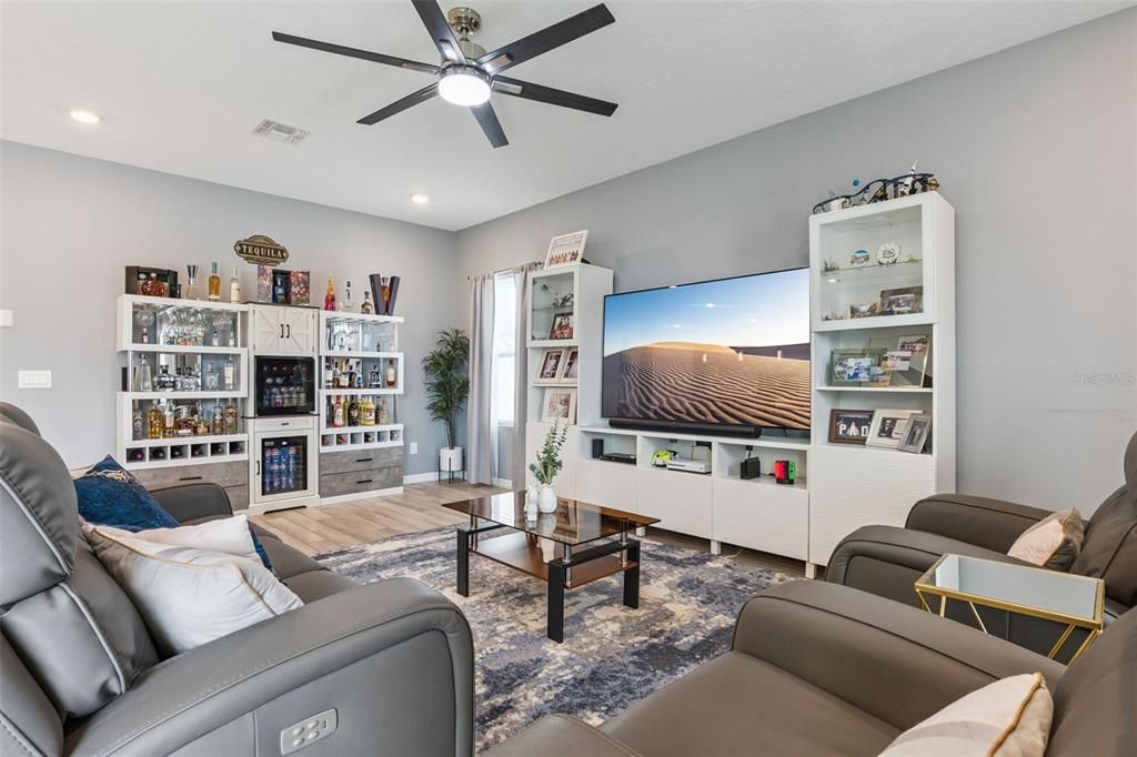 For Rent: $2,900 (4 beds, 2 baths, 1890 Square Feet)