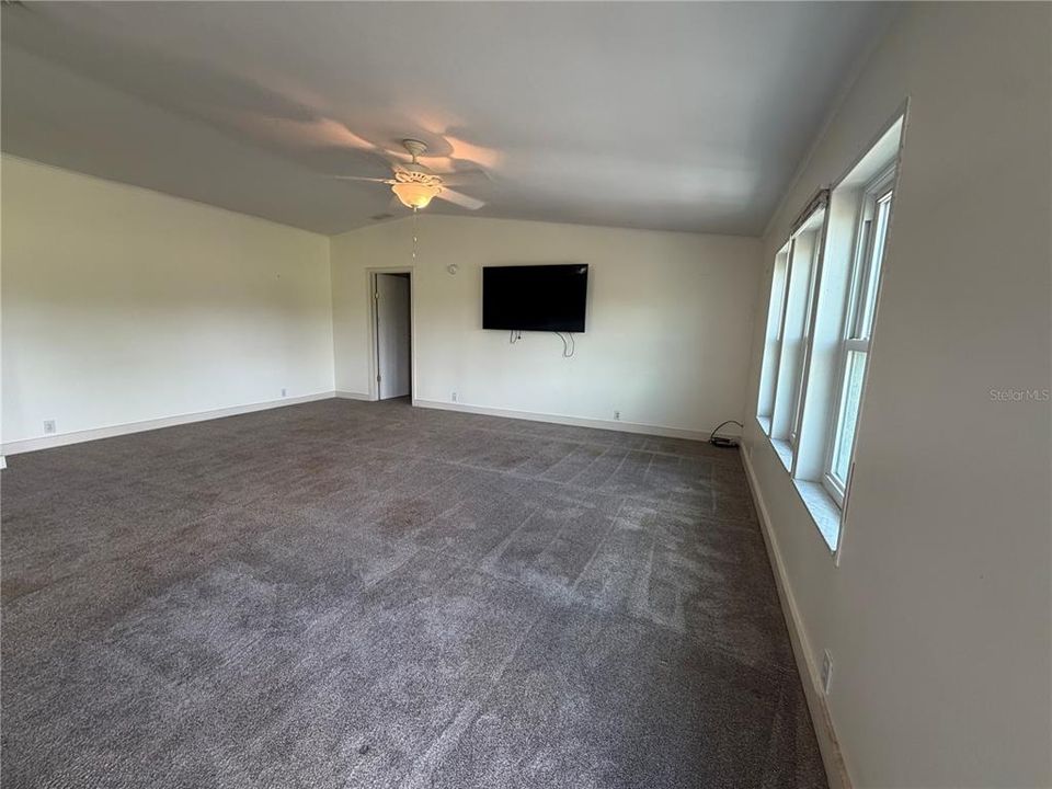 Active With Contract: $350,000 (3 beds, 2 baths, 1800 Square Feet)