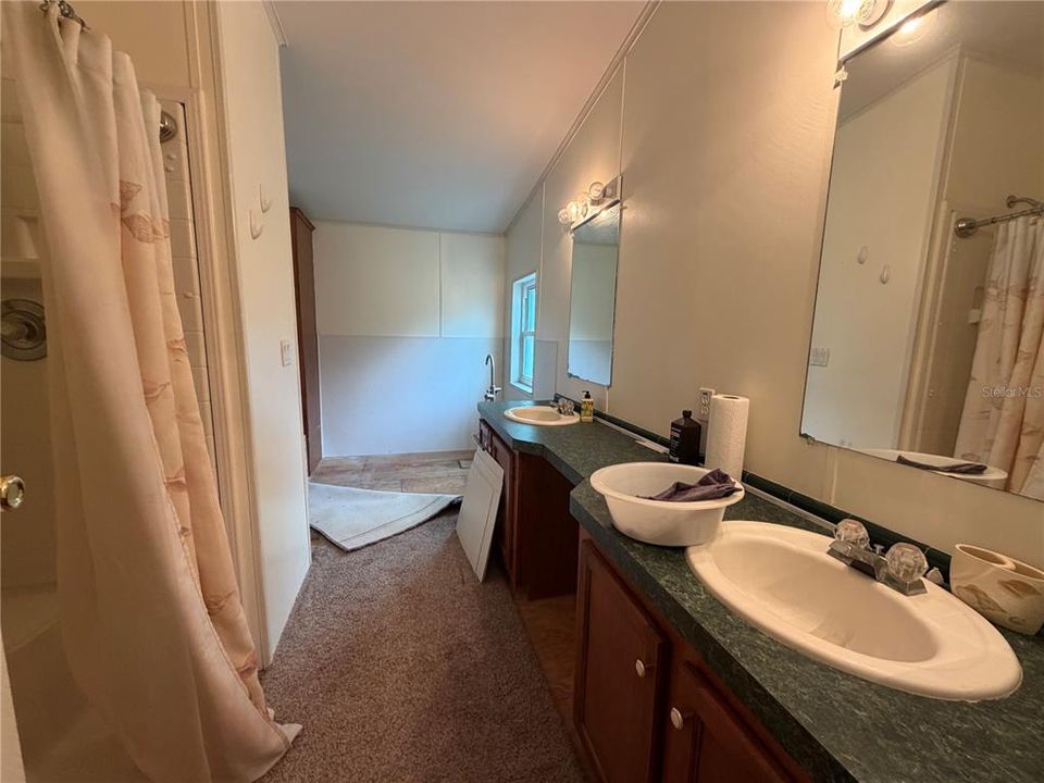 Active With Contract: $350,000 (3 beds, 2 baths, 1800 Square Feet)