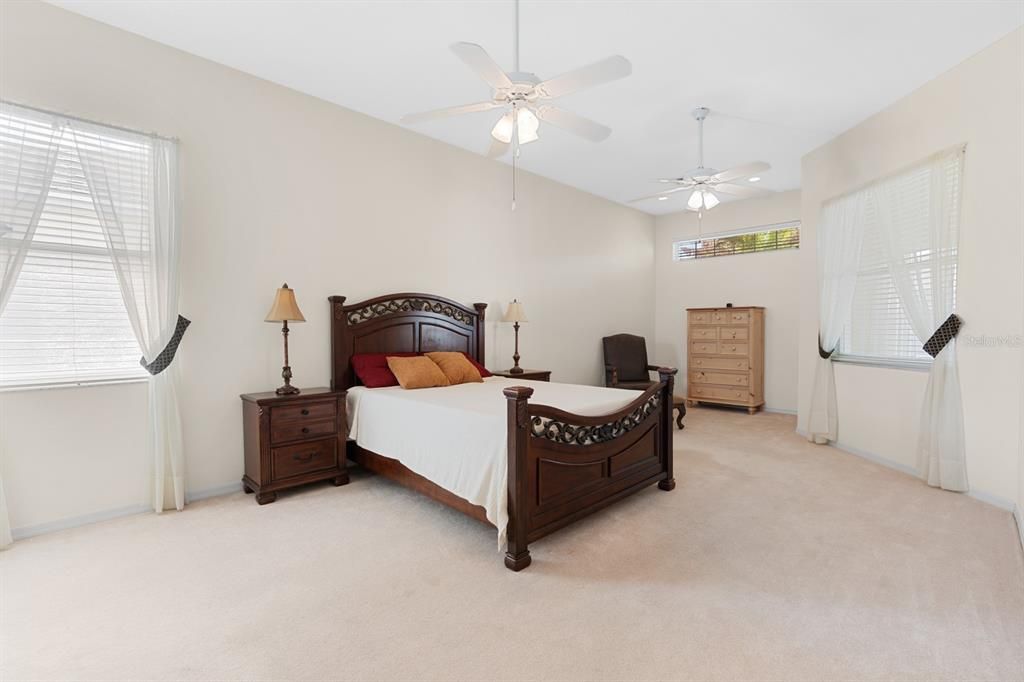For Sale: $299,900 (2 beds, 2 baths, 1817 Square Feet)