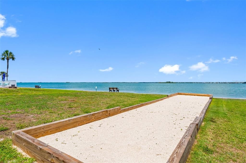 For Sale: $200,000 (1 beds, 1 baths, 606 Square Feet)