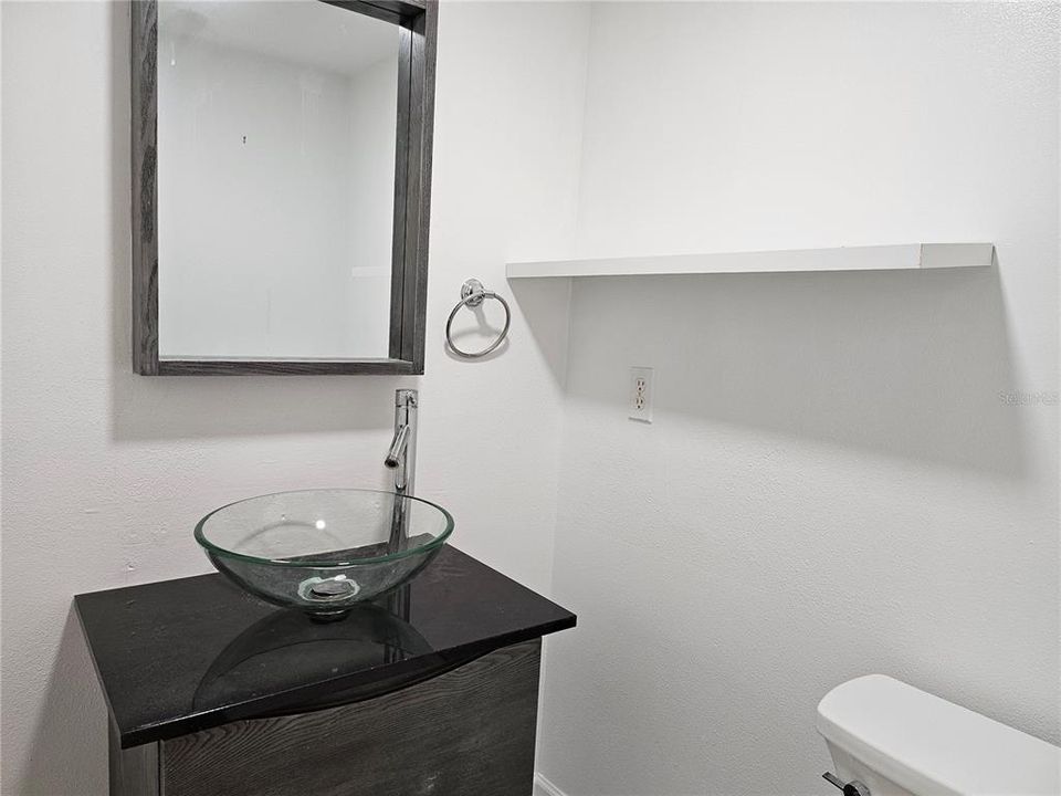 На продажу: $269,999 (2 спален, 2 ванн, 1296 Квадратных фут)