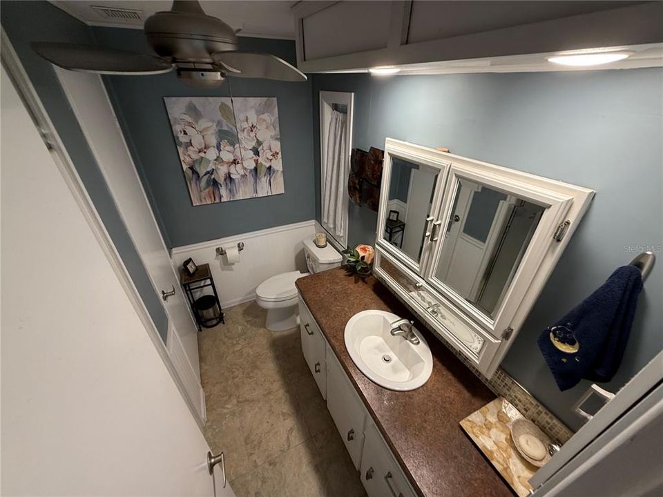 На продажу: $199,999 (2 спален, 2 ванн, 1427 Квадратных фут)