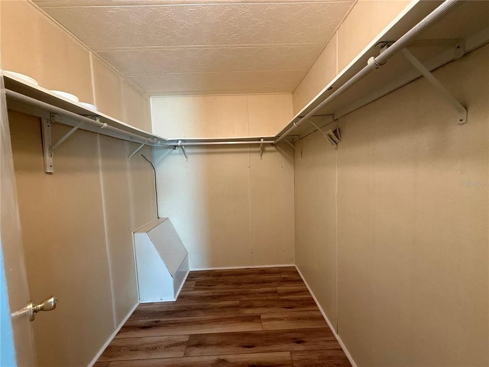 На продажу: $195,000 (2 спален, 2 ванн, 1427 Квадратных фут)